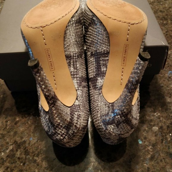 Vince Camuto high heels silver snakeskin shoes 8.5 - Picture 7 of 12
